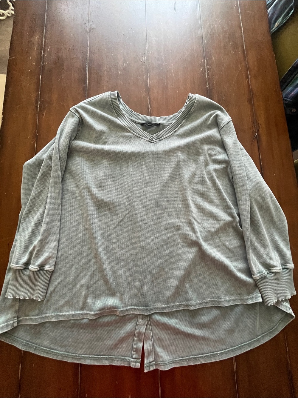 Jane and Delancey V-Neck Pullover Sweater in Light Heathered Green